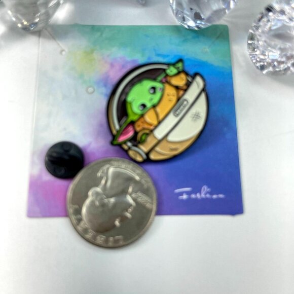 Grogu Yoda Lapel Pin Star Wars Mandalorian Enamel Pin Brooch Accessories Jewelry - Picture 2 of 4